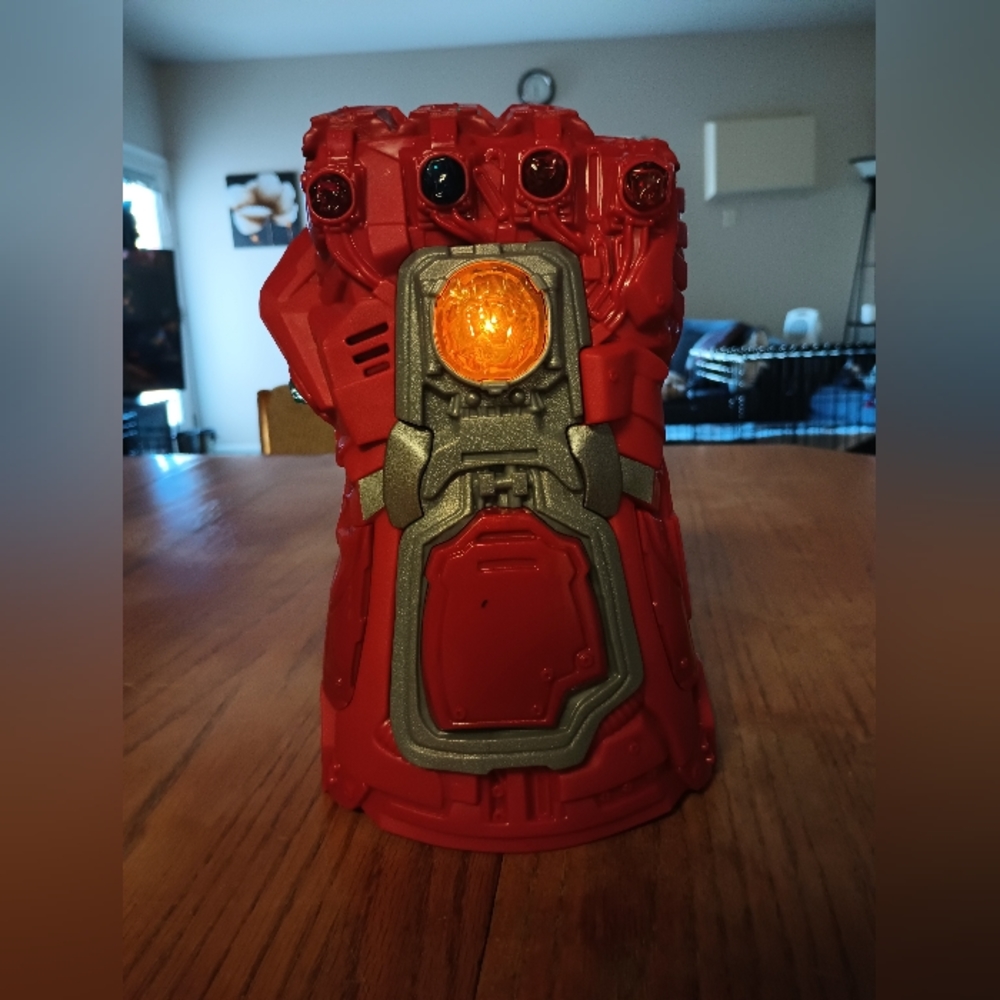 Hasbro Marvel Avengers Endgame Red Infinity Gauntlet Electronic Fist